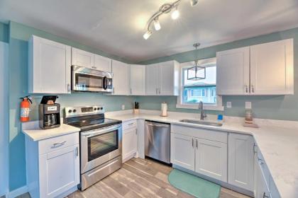 Luxe Cozy Crab Shack with Porch in Atlantic Beach! - image 4