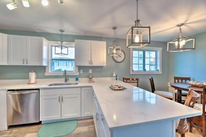 Luxe Cozy Crab Shack with Porch in Atlantic Beach! - image 5
