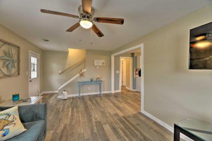 Luxe Cozy Crab Shack with Porch in Atlantic Beach! - image 6