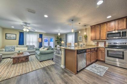 Bright Jacksonville Townhome 3 Mi to Beach! - image 11