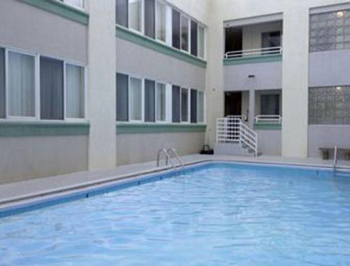 Howard Johnson by Wyndham Atlantic City - image 3