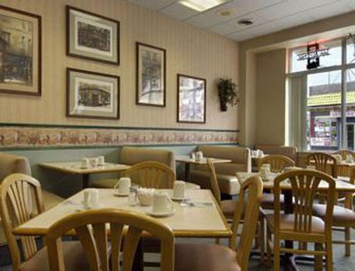 Howard Johnson by Wyndham Atlantic City - image 5