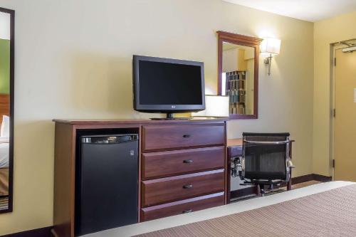 Quality Inn Flamingo - image 2