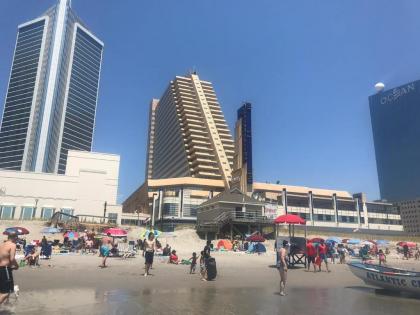 Boardwalk CozySuites Beachfront 2BR 3BA Condo - image 17