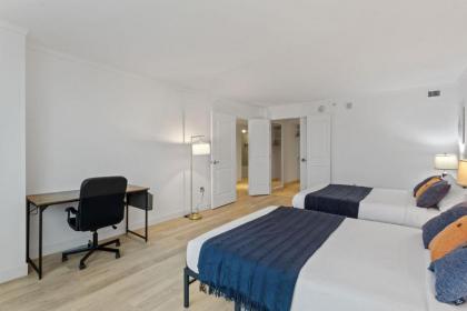 Sleep 6 Stylish 1BR 2BA Beachfront CozySuites - image 11