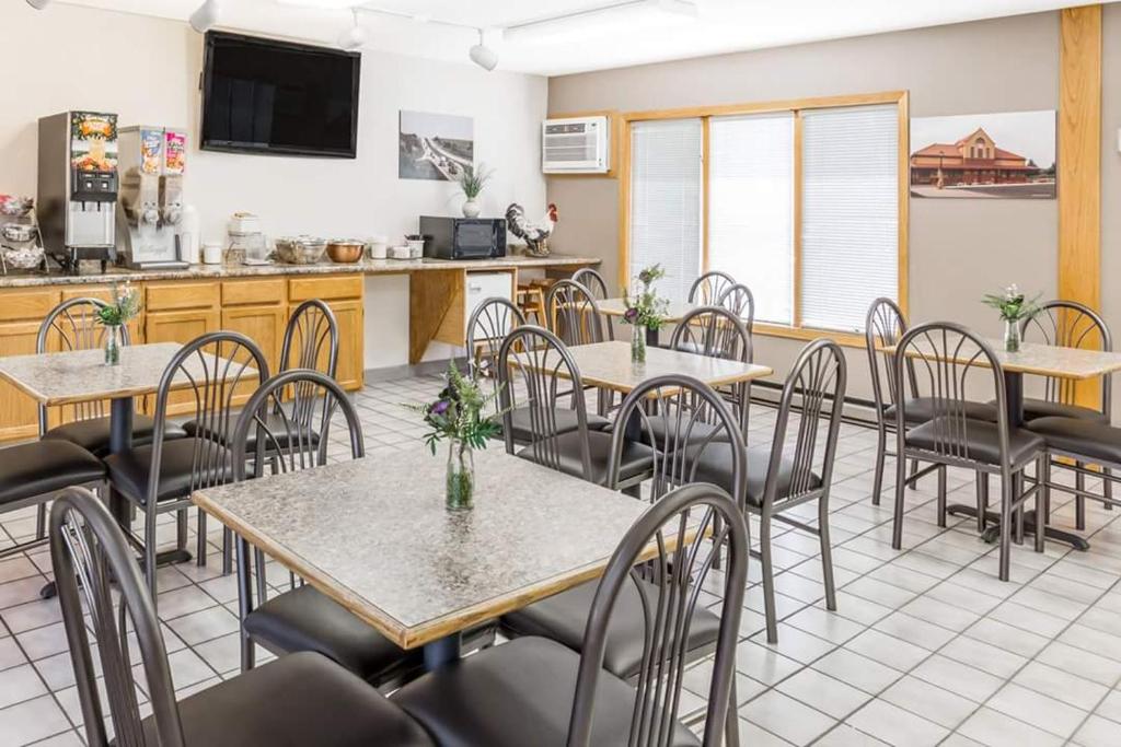 Americas Best Value Inn & Suites; Atlantic Inn & Suites - image 3