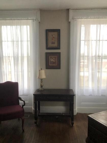 Historic McDonald Airbnb - image 14
