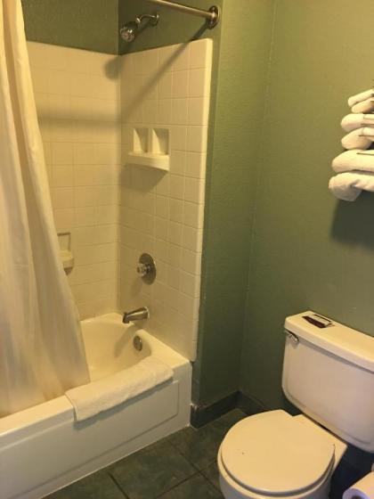 Applegate Inn - image 11