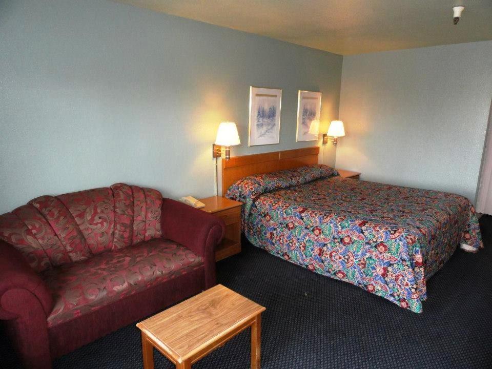 Applegate Inn - image 5