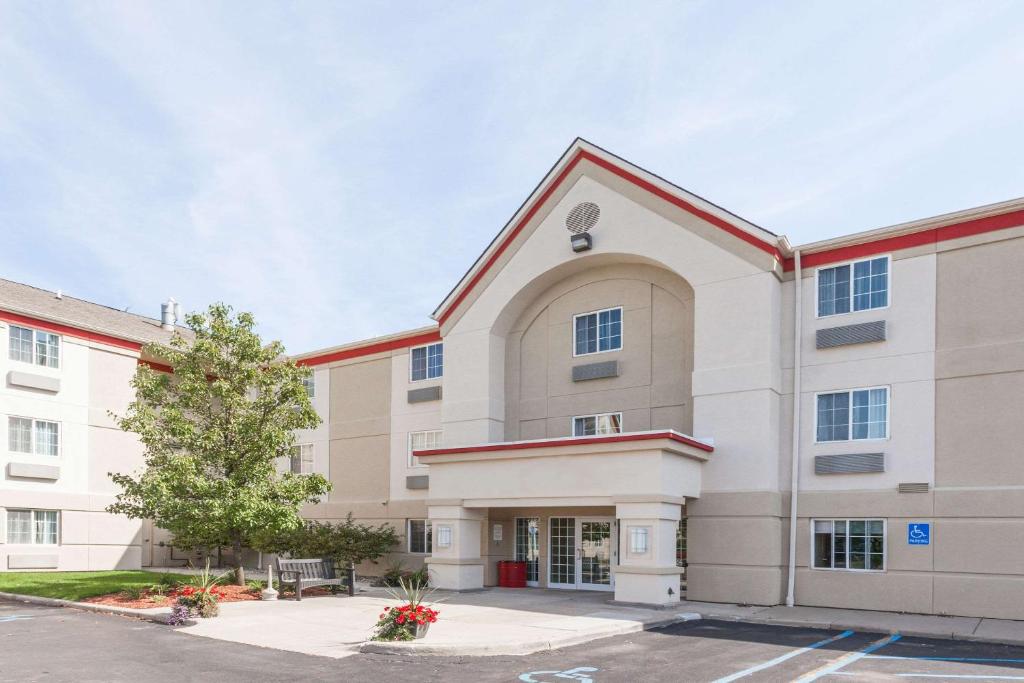 MainStay Suites Detroit Auburn Hills - main image