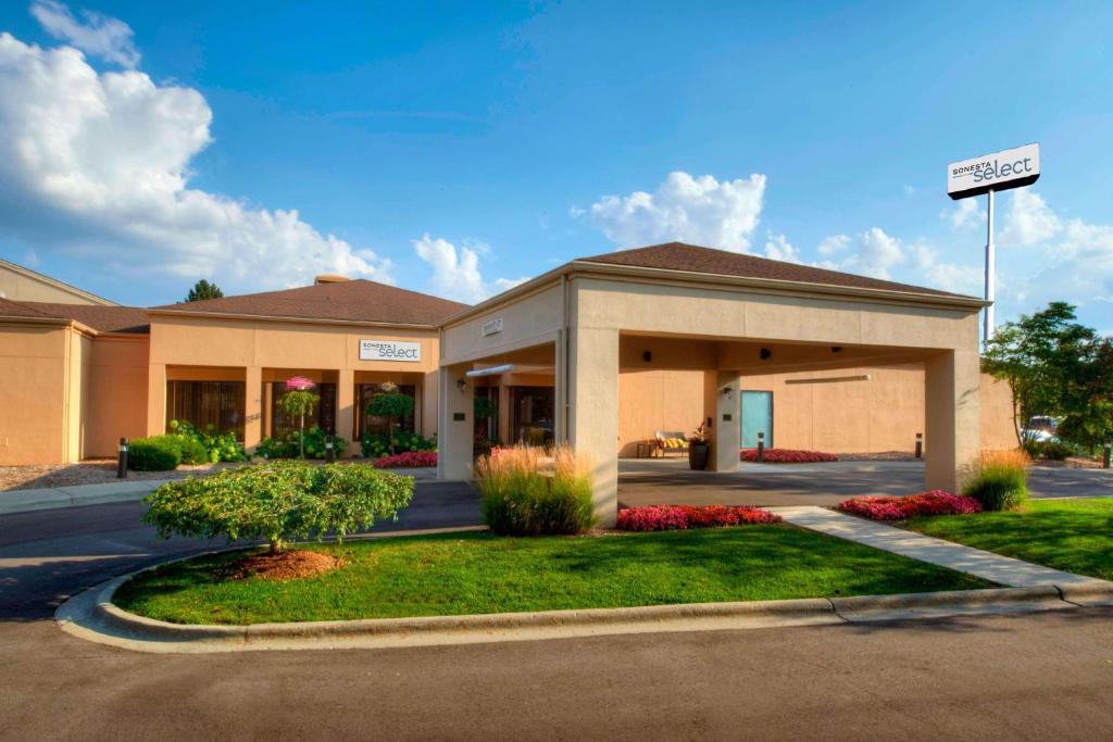 Sonesta Select Detroit Auburn Hills - image 3