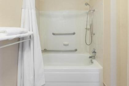 Baymont by Wyndham Auburn Hills - image 7