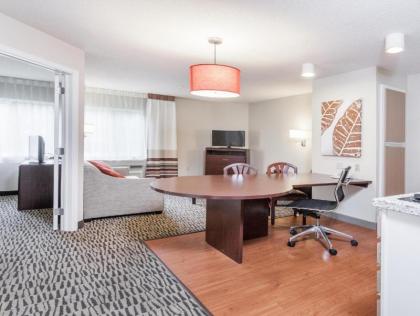 MainStay Suites Detroit Auburn Hills - image 4