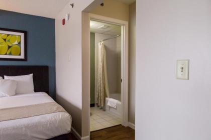 Quality Inn & Suites - image 9