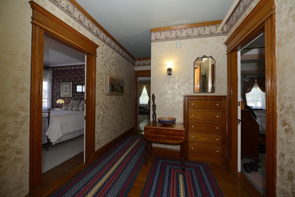 Munroe Inn Boutique Hotel - image 5