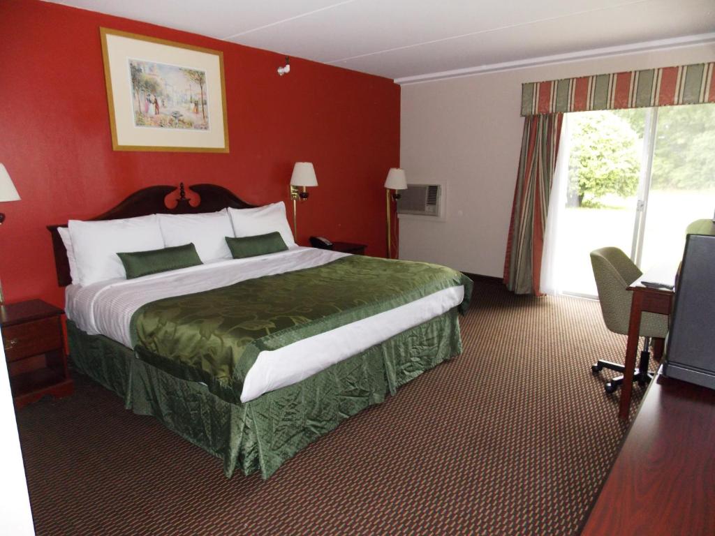 Center Street Value Inn - image 2