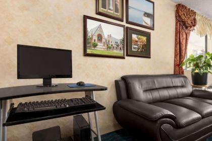 Days Inn by Wyndham AuburnFinger Lakes Region Auburn