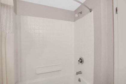 Days Inn by Wyndham Auburn/Finger Lakes Region - image 15