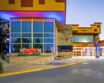Clarion Inn & Suites University Center - image 1