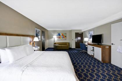 Hampton Inn Auburn - image 11