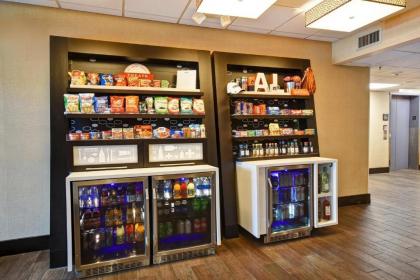 Hampton Inn Auburn - image 8