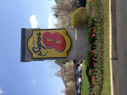 Super 8 by Wyndham Aurora/Naperville Area - image 15