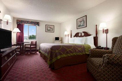 Super 8 by Wyndham Aurora/Naperville Area - image 8