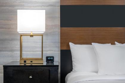 DoubleTree by Hilton Hotel Denver - Aurora - image 9