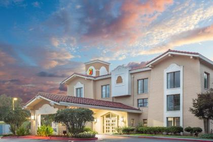 Super 8 by Wyndham Austell/Six Flags - image 15