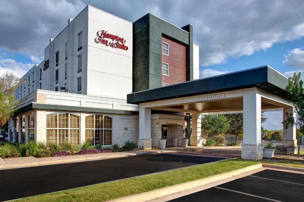 Hampton Inn & Suites-Austin Airport - main image