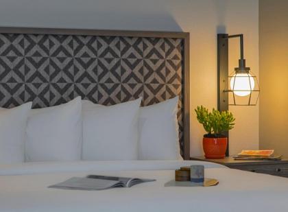 DoubleTree by Hilton Austin - image 3