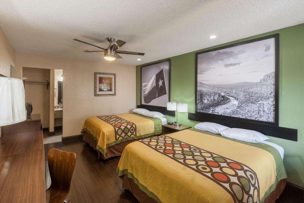 Super 8 by Wyndham Austin University/Downtown Area - main image
