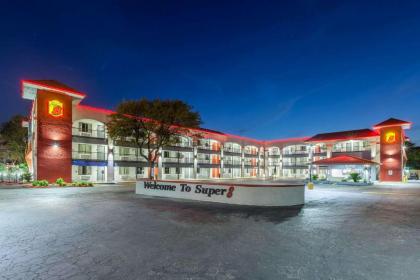 Super 8 by Wyndham Austin University/Downtown Area - image 4
