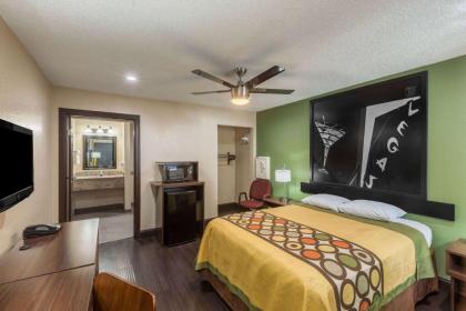 Super 8 by Wyndham Austin University/Downtown Area - image 5