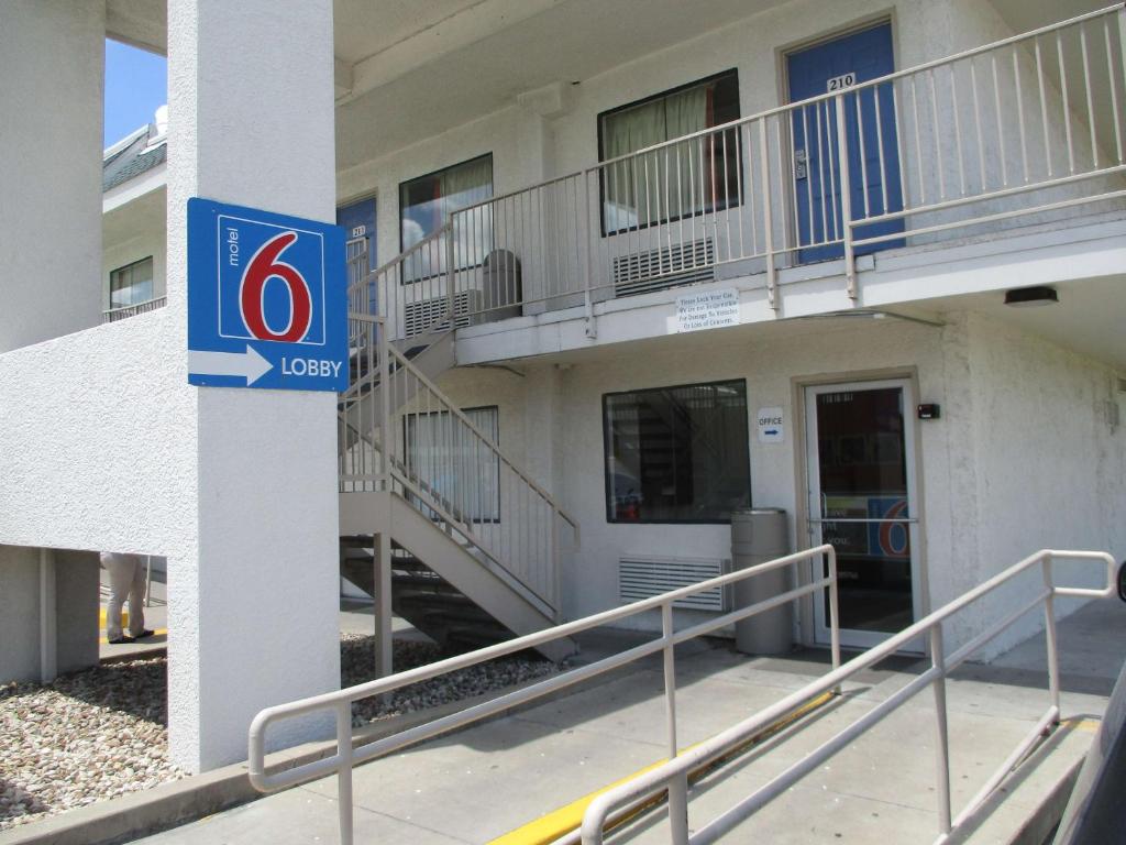 Motel 6-Austin TX - image 2