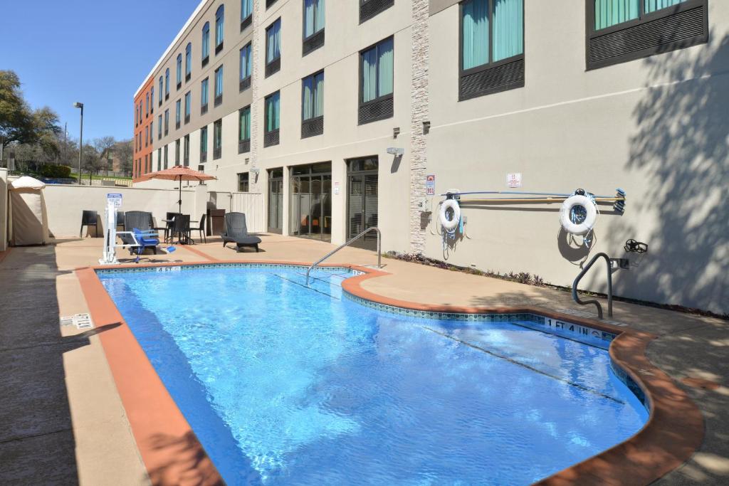 Holiday Inn Express Austin North Central an IHG Hotel - image 2