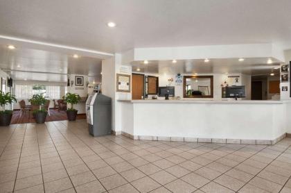 Super 8 by Wyndham Austin North/University Area - image 2
