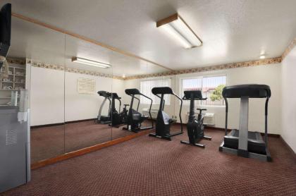 Super 8 by Wyndham Austin North/University Area - image 3