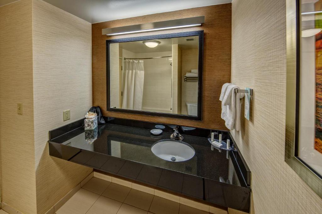 Fairfield Inn and Suites by Marriott Austin Northwest/The Domain Area - image 3