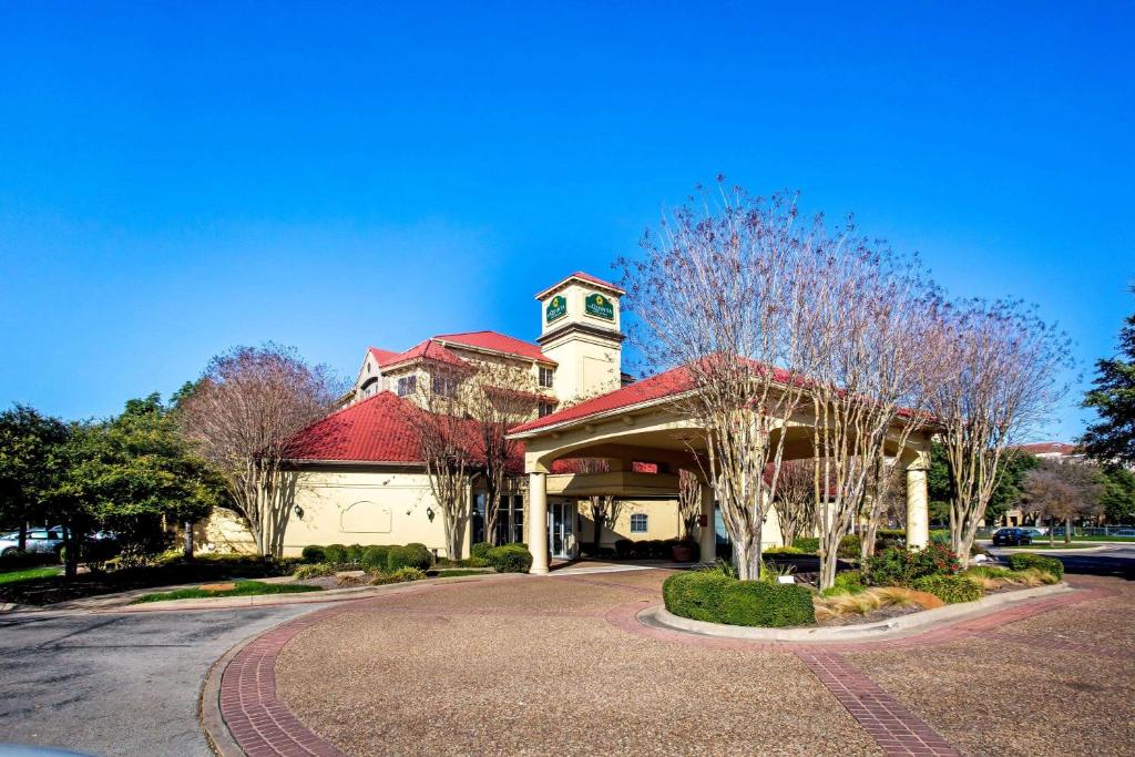 La Quinta by Wyndham Austin Southwest - main image