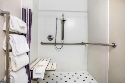 La Quinta by Wyndham Austin Southwest - image 2