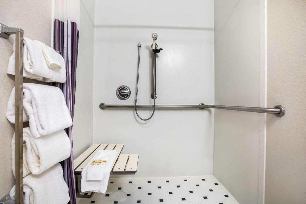 La Quinta by Wyndham Austin Southwest - image 2