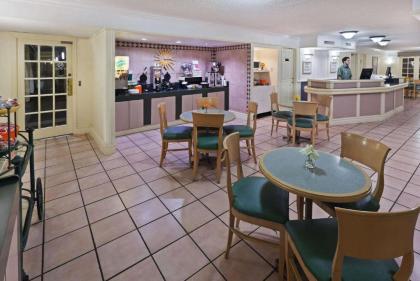 La Quinta Inn by Wyndham Austin Oltorf - image 3