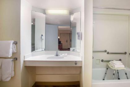 La Quinta Inn by Wyndham Austin Capitol / Downtown - image 5