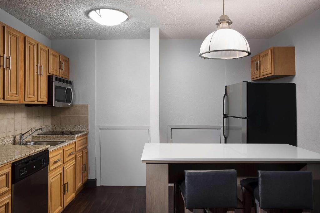 Hyatt House Austin Arboretum - image 4