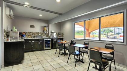 Travelodge by Wyndham Austin South - image 3