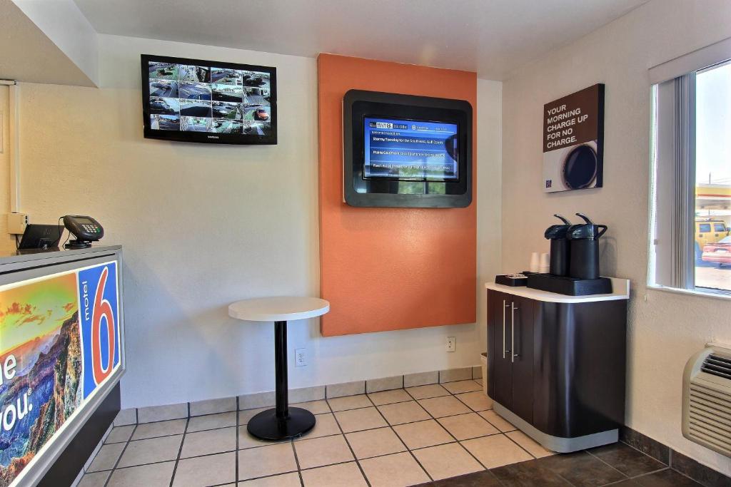 Motel 6-Austin TX - North - image 3