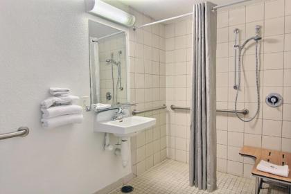 Motel 6 Austin TX - Central Downtown UT - image 4
