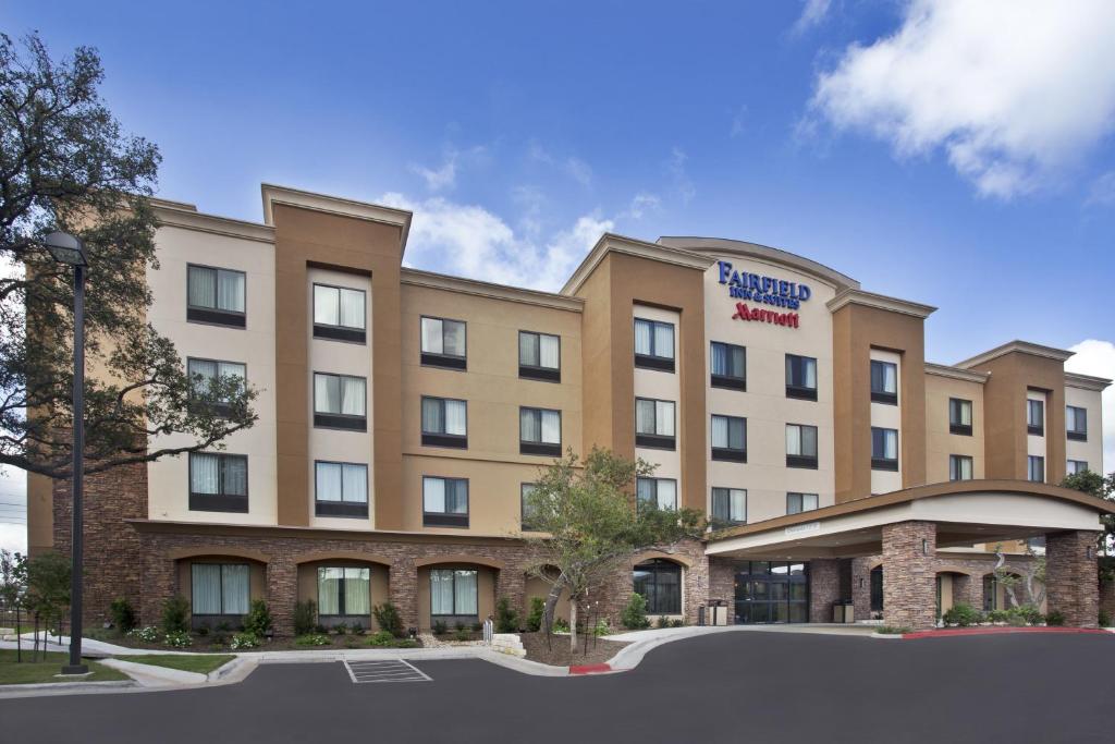 Fairfield Inn and Suites by Marriott Austin Northwest/Research Blvd - main image