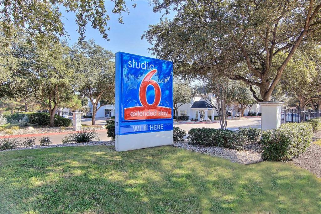Studio 6-Austin TX - Midtown - main image